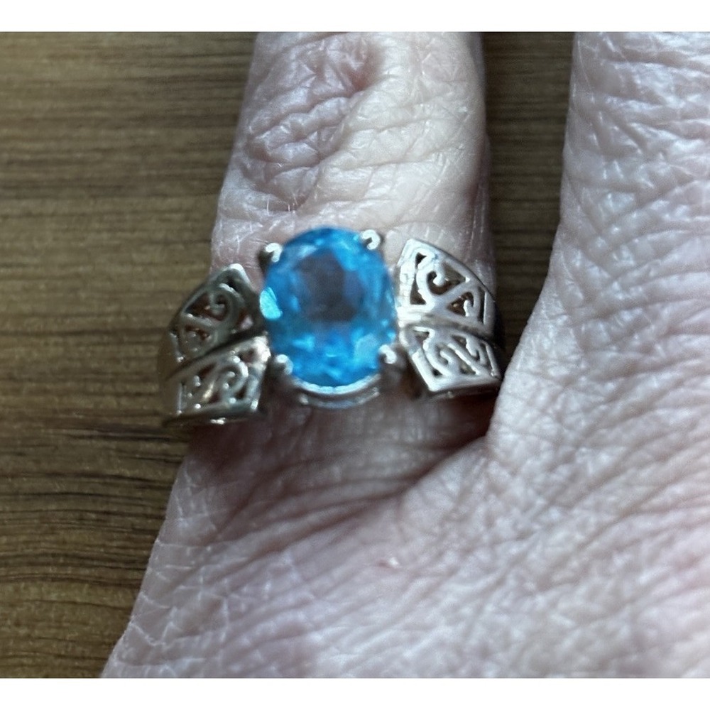 Sterling Silver Woman Fashion Ring With Blue Topaz. Size 6.25 - Picture 8 of 9